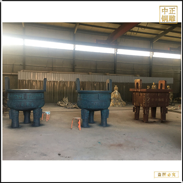室內(nèi)銅鼎擺件.jpg 室內(nèi)銅鼎擺件.jpg